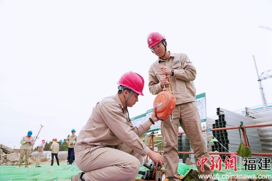 博鱼综合体育福建可门电厂三期500千伏送出工程：“五一”建设忙