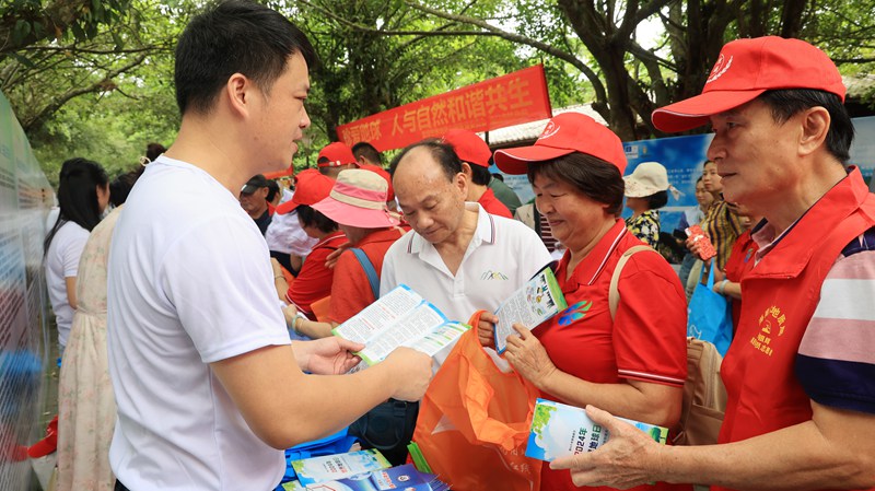 博鱼·综合体育(中国)官方网站入口海南省举办第55个世界地球日宣传活动(图2)