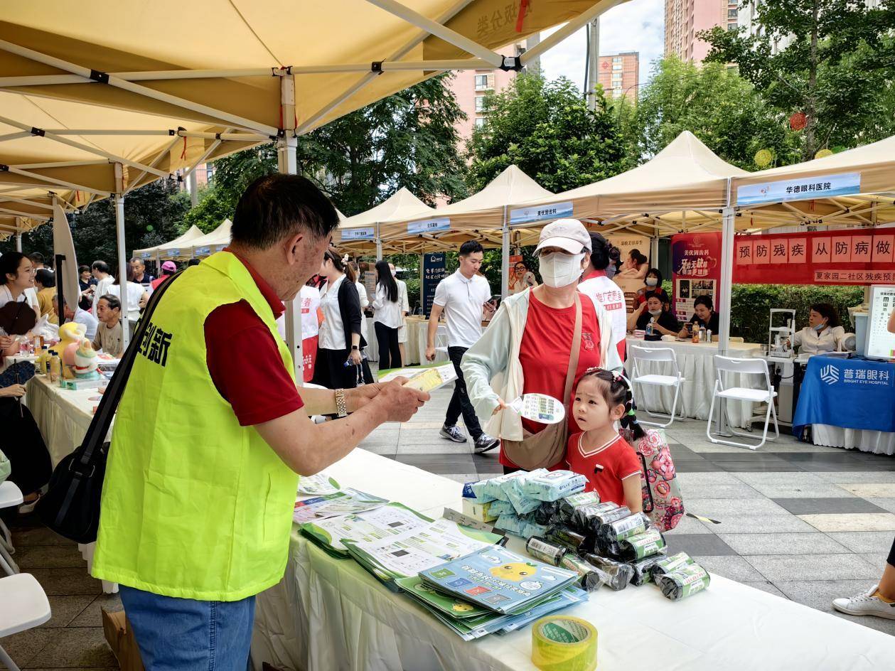 博鱼综合体育“分好厨余 绿色夏日” 太阳宫地区夏家园二社区党建引领绿色新时尚(图2)