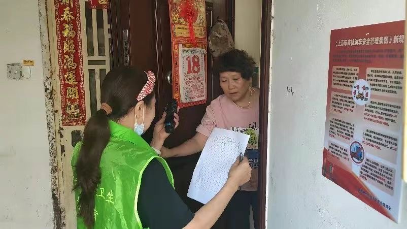 博鱼综合体育静安区这个街道强化垃圾分类志愿服务 推动低碳生活新时尚(图2)