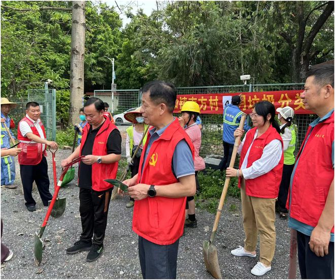 博鱼综合体育广州市白云区人和镇南方村开展垃圾分类宣传活动